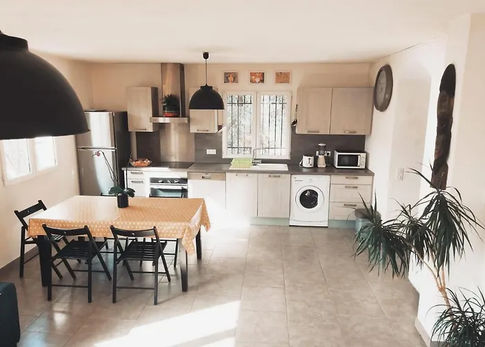 Bas De Villa. Cote D\'Azur, A 20 Kms De Nice